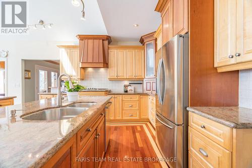 24 Finley Drive, Tiny, ON - Indoor Photo Showing Kitchen With Double Sink With Upgraded Kitchen