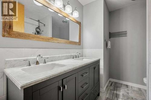 4704 Marbury Place Ne, Calgary, AB - Indoor Photo Showing Bathroom