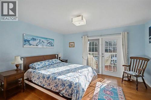 7331 Silver Mead Road Nw, Calgary, AB - Indoor Photo Showing Bedroom