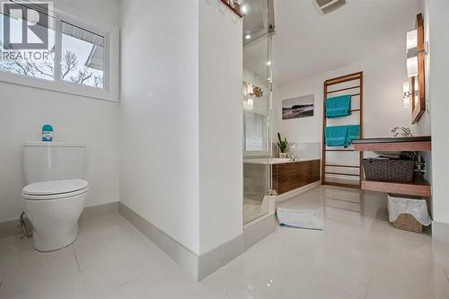 7331 Silver Mead Road Nw, Calgary, AB - Indoor Photo Showing Bathroom