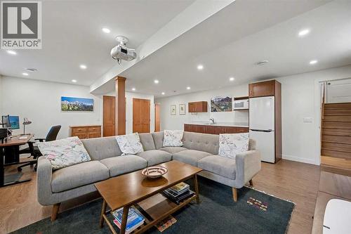 7331 Silver Mead Road Nw, Calgary, AB - Indoor Photo Showing Living Room