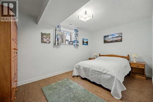 7331 Silver Mead Road Nw, Calgary, AB - Indoor Photo Showing Bedroom