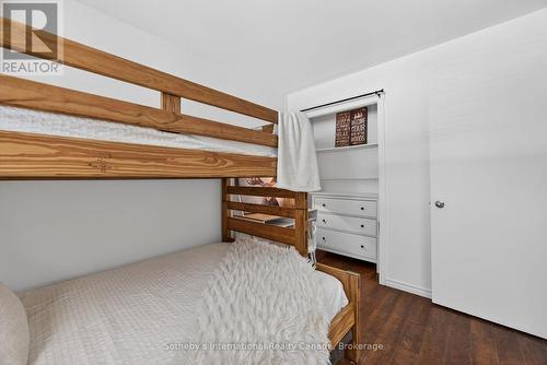 345 - 11 Harbour Street W, Collingwood, ON - Indoor Photo Showing Bedroom