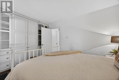 345 - 11 Harbour Street W, Collingwood, ON - Indoor Photo Showing Bedroom