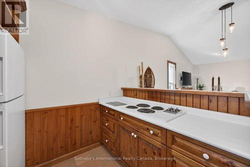 345 - 11 Harbour Street W, Collingwood, ON - Indoor Photo Showing Kitchen