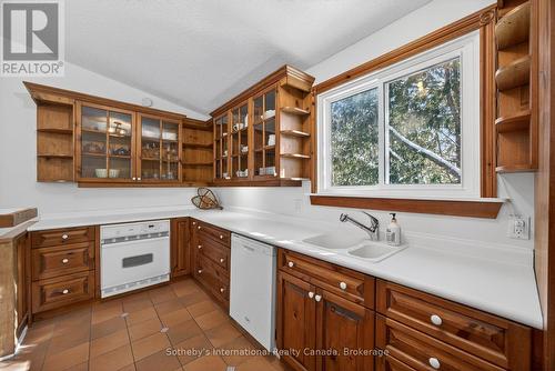 345 - 11 Harbour Street W, Collingwood, ON - Indoor Photo Showing Kitchen With Double Sink