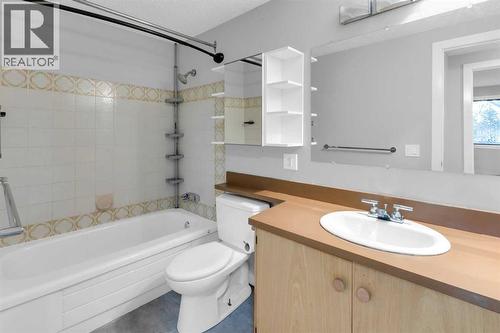 1418 Ranchlands Road Nw, Calgary, AB - Indoor Photo Showing Bathroom