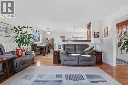 63 Huntmeadow Road Ne, Calgary, AB - Indoor Photo Showing Living Room