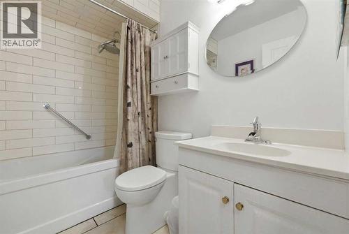 63 Huntmeadow Road Ne, Calgary, AB - Indoor Photo Showing Bathroom