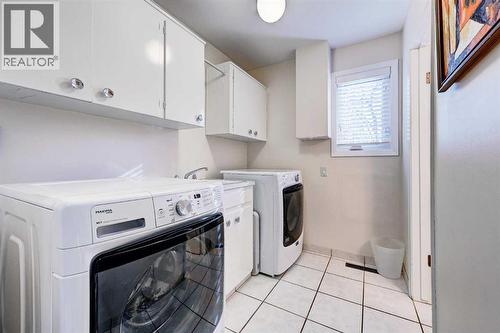 1111 Beverley Boulevard Sw, Calgary, AB - Indoor Photo Showing Laundry Room