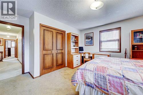 1111 Beverley Boulevard Sw, Calgary, AB - Indoor Photo Showing Bedroom