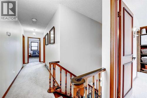 1111 Beverley Boulevard Sw, Calgary, AB - Indoor Photo Showing Other Room