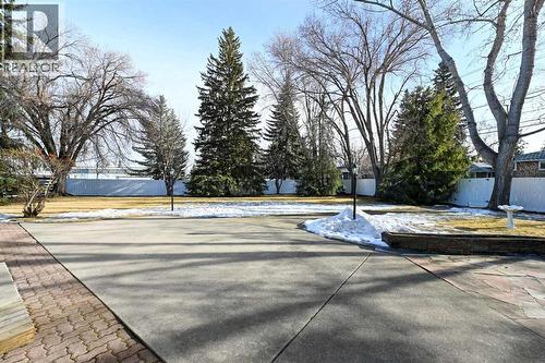 Backyard - 1111 Beverley Boulevard Sw, Calgary, AB - Outdoor With View