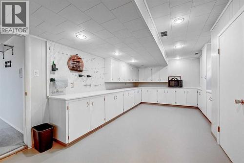 1111 Beverley Boulevard Sw, Calgary, AB - Indoor