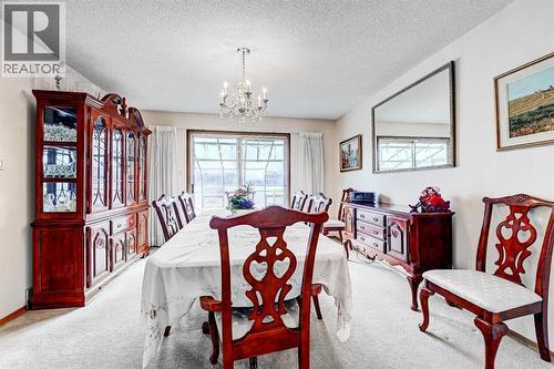 1111 Beverley Boulevard Sw, Calgary, AB - Indoor Photo Showing Dining Room