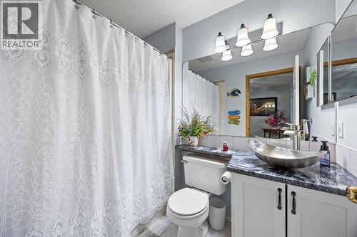 244 Oakmere Place, Chestermere, AB - Indoor Photo Showing Bathroom