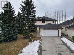 668 Scimitar Bay NW  Calgary, AB T3L 2B2