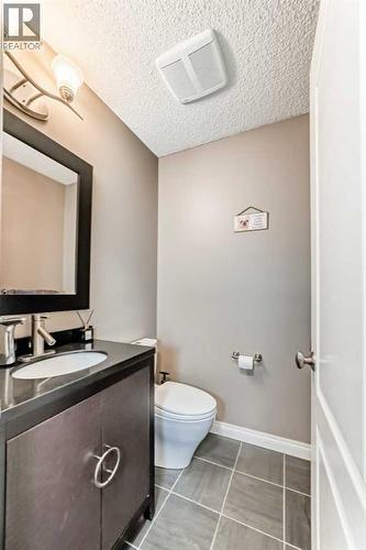 668 Scimitar Bay Nw, Calgary, AB - Indoor Photo Showing Bathroom