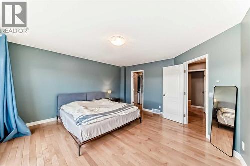 668 Scimitar Bay Nw, Calgary, AB - Indoor Photo Showing Bedroom