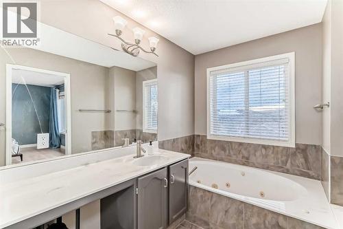 668 Scimitar Bay Nw, Calgary, AB - Indoor Photo Showing Bathroom