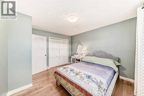 668 Scimitar Bay Nw, Calgary, AB - Indoor Photo Showing Bedroom