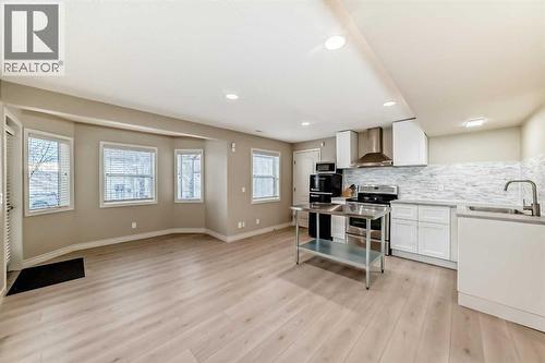 668 Scimitar Bay Nw, Calgary, AB - Indoor Photo Showing Kitchen