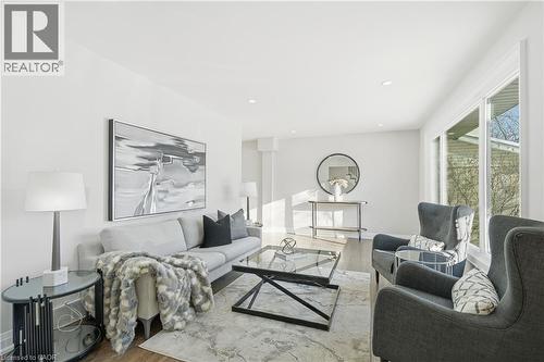 26 Clifton Downs Road, Hamilton, ON - Indoor Photo Showing Living Room