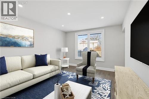26 Clifton Downs Road, Hamilton, ON - Indoor Photo Showing Living Room