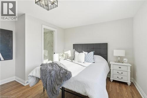 26 Clifton Downs Road, Hamilton, ON - Indoor Photo Showing Bedroom