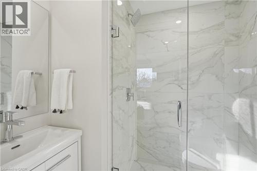 26 Clifton Downs Road, Hamilton, ON - Indoor Photo Showing Bathroom