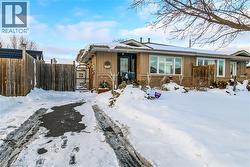 4 MAPLE Crescent  Paris, ON N3L 3R4