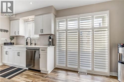 4 Maple Crescent, Paris, ON - Indoor Photo Showing Kitchen With Upgraded Kitchen