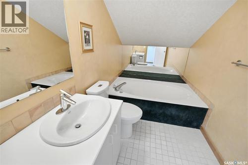 206 Gathercole Crescent, Saskatoon, SK - Indoor Photo Showing Bathroom