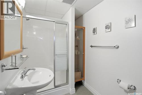 206 Gathercole Crescent, Saskatoon, SK - Indoor Photo Showing Bathroom