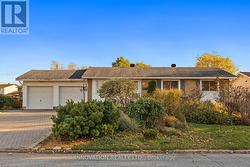 30 OAKVIEW AVENUE  Ottawa, ON K2G 3A2