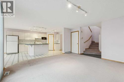 276 Hidden Valley Grove Nw, Calgary, AB - Indoor Photo Showing Kitchen