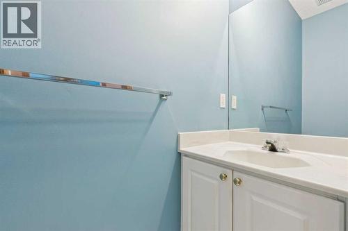 276 Hidden Valley Grove Nw, Calgary, AB - Indoor Photo Showing Bathroom