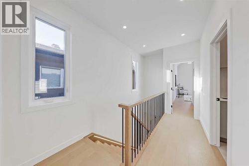 5020 21A Street Sw, Calgary, AB - Indoor Photo Showing Other Room