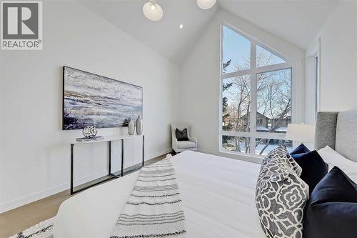 5020 21A Street Sw, Calgary, AB - Indoor Photo Showing Bedroom