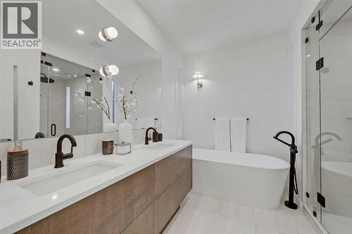 5020 21A Street Sw, Calgary, AB - Indoor Photo Showing Bathroom