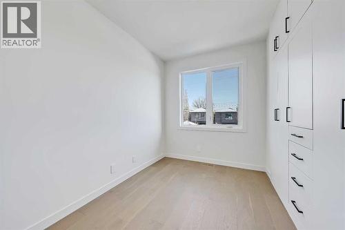 5020 21A Street Sw, Calgary, AB - Indoor Photo Showing Other Room