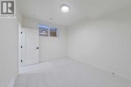 5020 21A Street Sw, Calgary, AB - Indoor Photo Showing Other Room