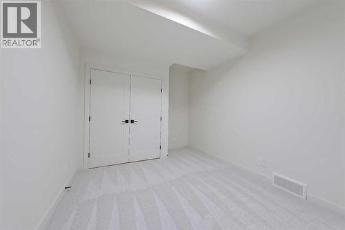 5020 21A Street Sw, Calgary, AB - Indoor Photo Showing Other Room