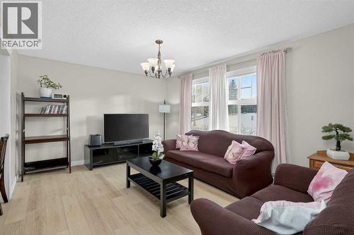 3503 42 Street Ne, Calgary, AB - Indoor Photo Showing Living Room