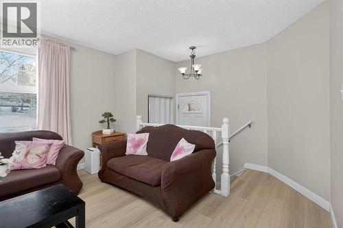 3503 42 Street Ne, Calgary, AB - Indoor