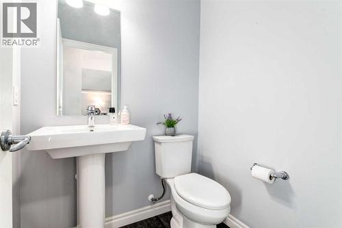 14 Marquis Heights Se, Calgary, AB - Indoor Photo Showing Bathroom