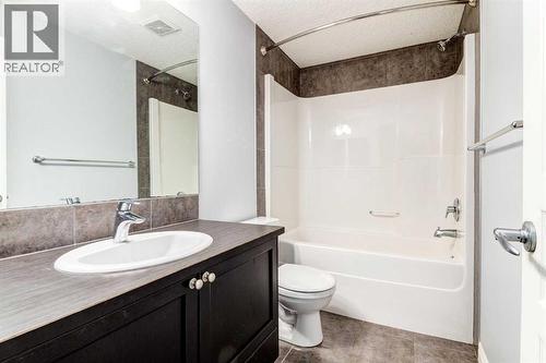 14 Marquis Heights Se, Calgary, AB - Indoor Photo Showing Bathroom
