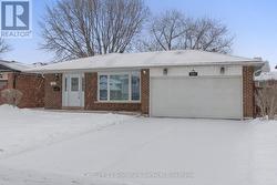 854 FORESTWOOD DRIVE  Mississauga, ON L5C 1G8