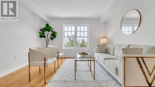 16 Soldier Street, Brampton, ON - Indoor Photo Showing Living Room