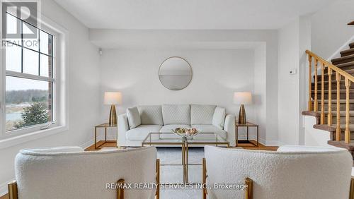 16 Soldier Street, Brampton, ON - Indoor Photo Showing Living Room